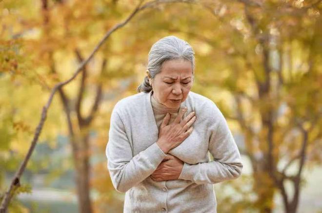 前队友弗莱：42岁詹姆斯只能当76人三当家 排在恩比德布朗之后