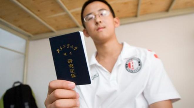 皇马vs马竞，B席、居莱尔或无缘首发；记者建议穆帅让维尼修斯，担任替补