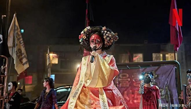 一夜封神一夜瘫痪，49岁国足名宿如今干餐饮店谋生，还靠父母照顾