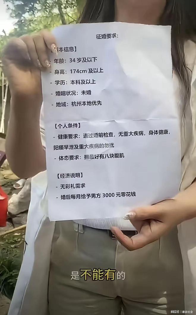 欧冠决赛两大争议判罚!萨卡手球逃点,阿什拉夫锁喉哈弗茨逃红