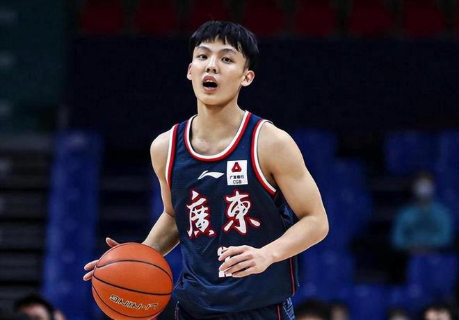 热搜第一!网友吐槽苹果iOS 27电池图标丑