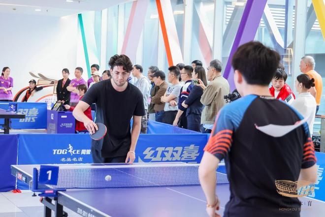 “去香港看演唱会被取消低保”引热议,网友称表妹前往香港看演唱会,全家低保资格被取消