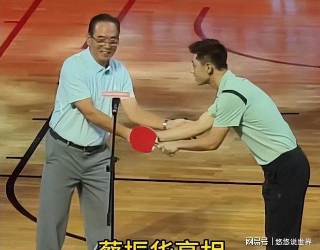 沃什发表鹰派讲话,金价大跌