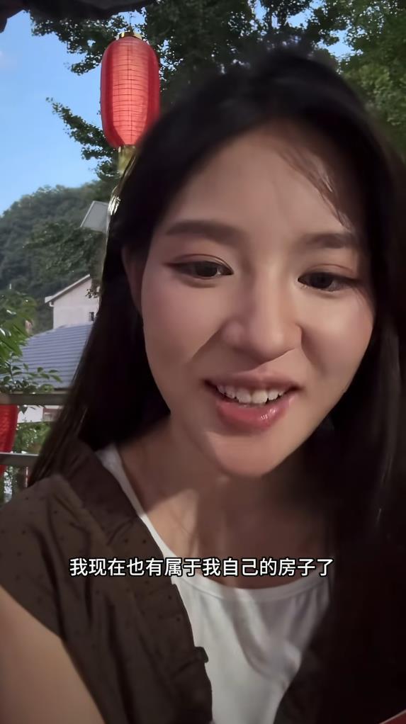 美国夫妻46万美元拍下一栋百年废弃豪宅,拿到钥匙后傻眼:整片房子都被“它们”占领了……