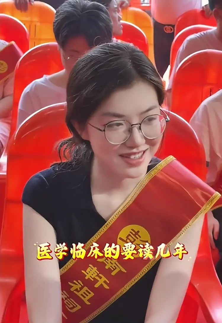 曼联两大交易方案已提出！名宿警告：别卖给英超对手，他能让你再成背景板