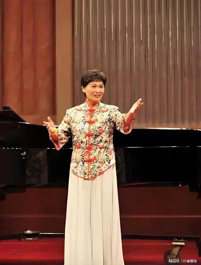 他这个命啊!离开湖人,湖人夺冠,离开尼克斯,尼克斯也拿了冠军