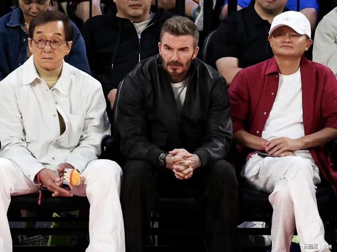 62岁马云现身NBA中国赛！猛拍成龙大腿 与贝克汉姆蔡崇信热聊 | 中国区|mk体育|股份有限公司