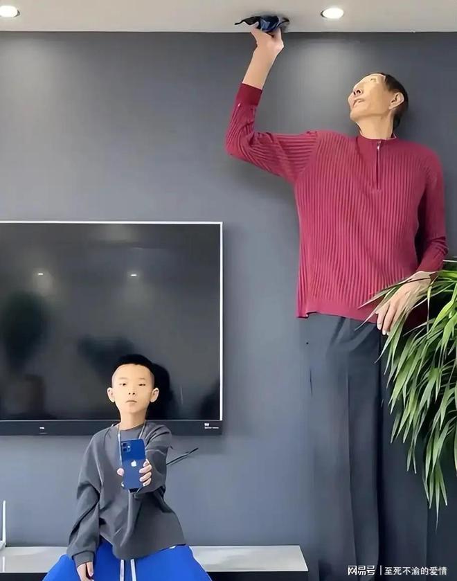 记者:步行者乐观认为,哈利伯顿将在下赛季揭幕战复出