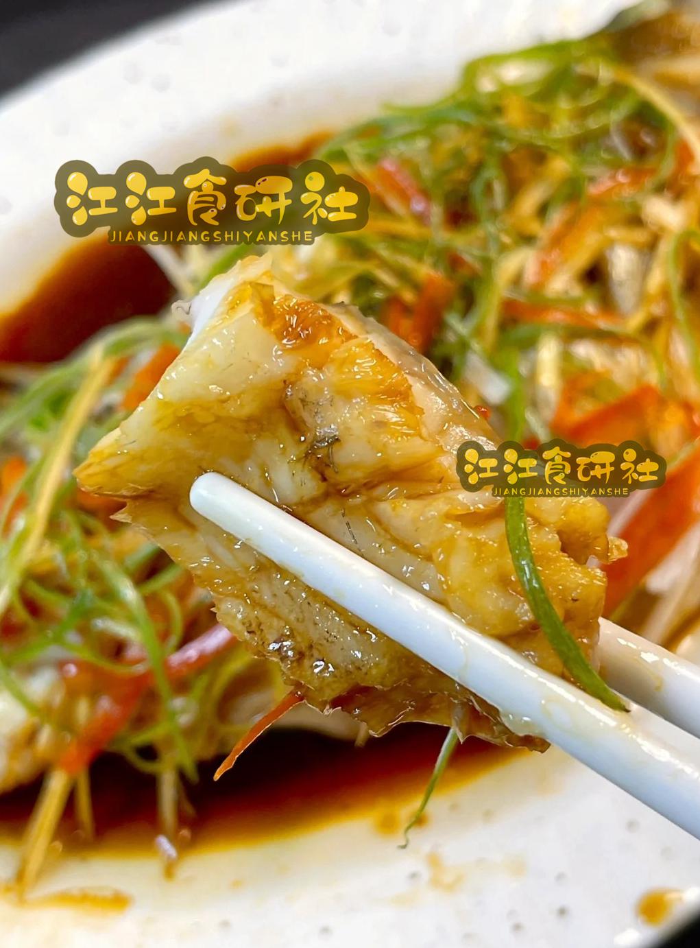 首款完整“韬定律”芯片落地，余承东现场称“史上最强”