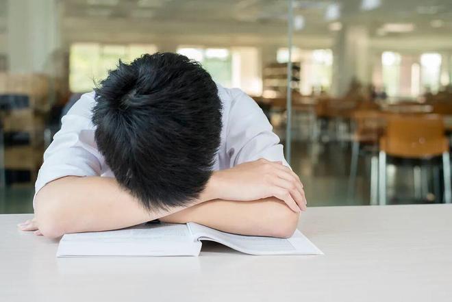动真格了！国家正式出手，荒唐30年的楼市，终于被掀桌子了！