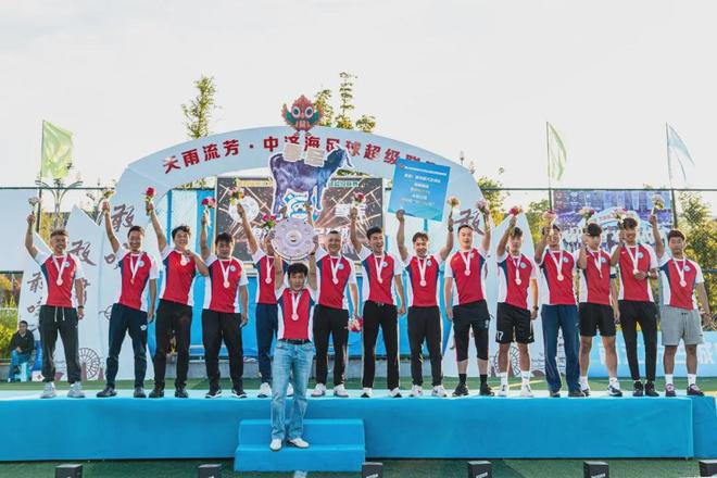 八年前,亿万豪门千金李白非要嫁撒贝宁,而与父亲决裂,八年后,李白终于明白,自己当初的选择,不是“下嫁”,而是“赚了“。