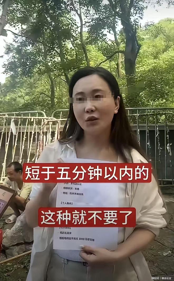 欧冠决赛两大争议判罚!萨卡手球逃点,阿什拉夫锁喉哈弗茨逃红