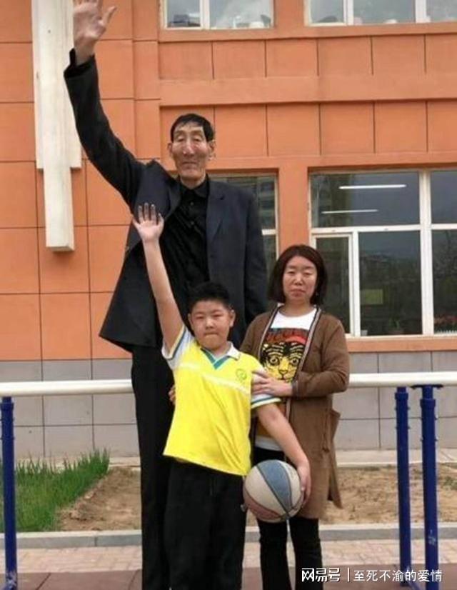 杜峰也没想到,在清华附中读书的儿子,如今15岁就开始为自己争光